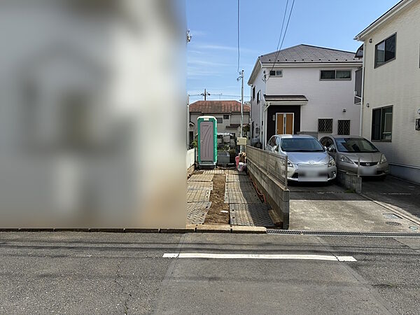 前面道路は交通量が少ないエリアです。