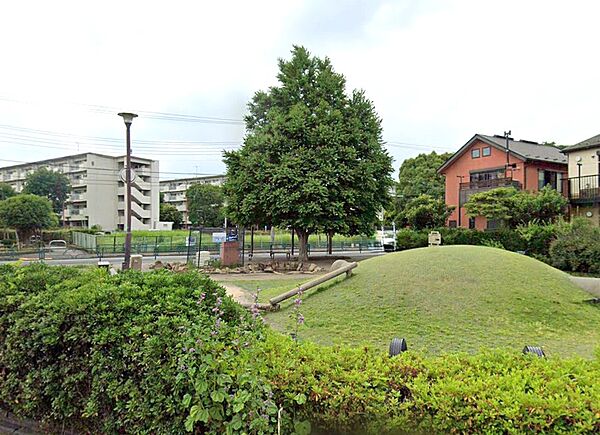 世田谷区立喜多見まちかど公園・徒歩9分　日々の散歩や休憩に立ち寄りやすい身近な憩いの場です。