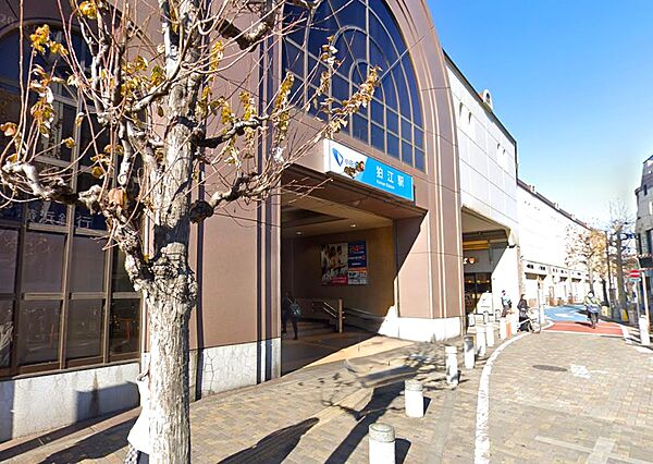 狛江駅・徒歩28分　新宿へ直通でアクセスしやすく、駅前に商業施設が集まり買い物に便利です。