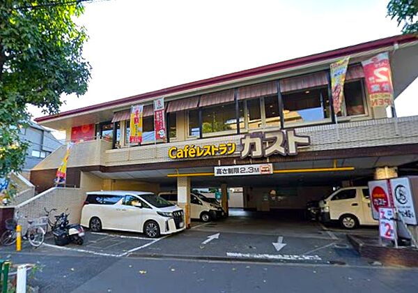 ガスト高井戸店・徒歩6分　豊富なメニューと駐車場完備で、朝から深夜まで気軽に利用できる点が魅力です。