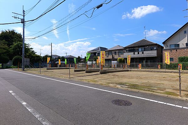 一戸建てが多く、静かで落ち着いた雰囲気を満喫できるエリアです。