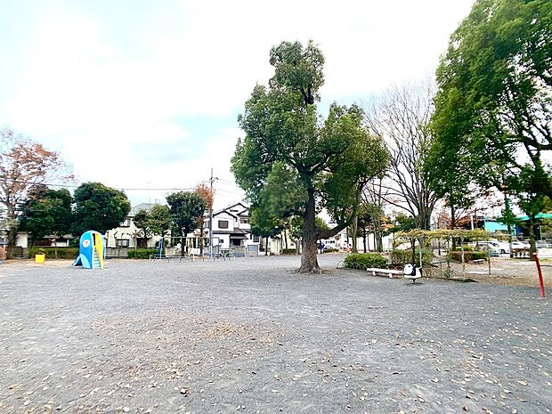 あかしあ児童公園まで(67m)