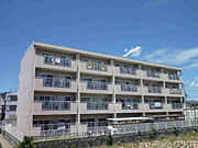 西向日駅より徒歩35分 築32年1ヶ月 4階建の賃貸物件