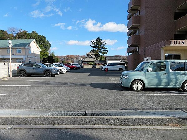 画像8:広々とした駐車場です。