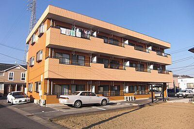 外観:3階建てマンション。更にインターネット無料でお得です。 外観:3階建てマンション。更にインターネット無料でお得です。