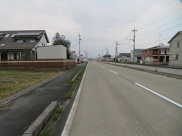 南側約２０ｍ道路です。