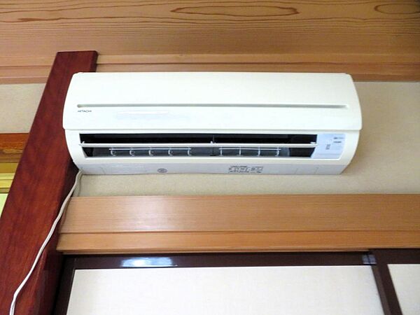 エアコン2台付きです。