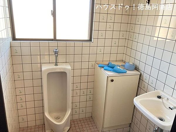 トイレは男性用もあります。
