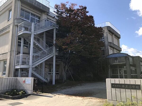 阿南市立横見小学校 388m