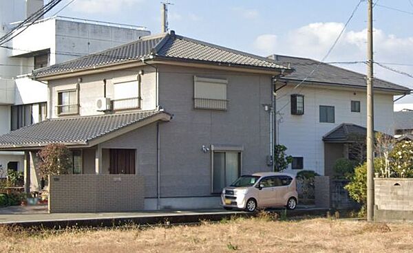 手前側のお家
