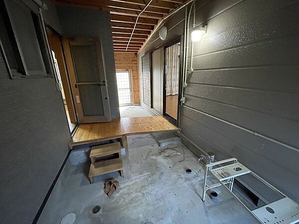 2棟を行き来できる1階の廊下