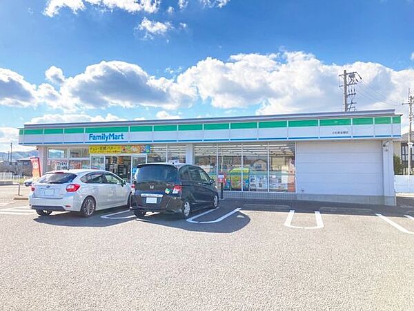 ファミリーマート 小松島金磯店 42m
