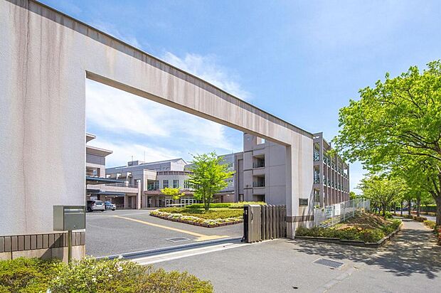 飯能市立美杉台中学校（520m）