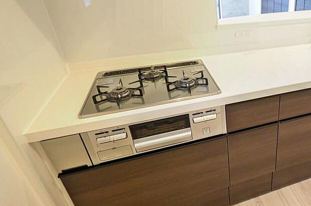 ■キッチン／3口以上コンロ／お料理好きな方にうれしい3口コンロです。同時にたくさん調理できるので、料理のレパートリーが広がりそうですね