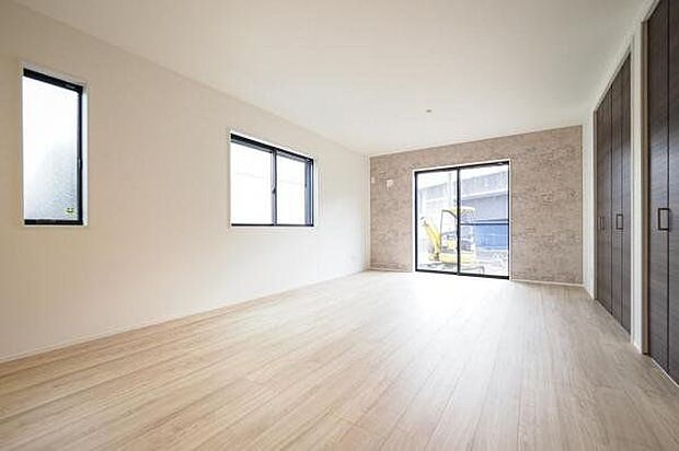 ■ＬＤＫ／南向きに面し、暖かな陽ざしが差し込むリビングダイニングです。