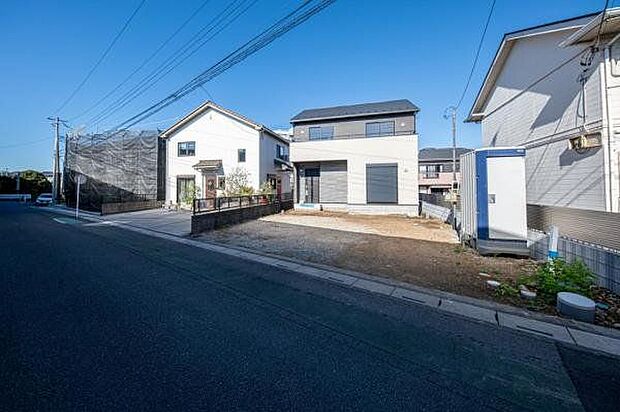 前面道路を含む現地外観