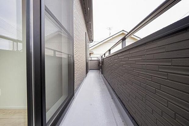 ■バルコニー／南向きに面し、暖かな陽ざしが差し込むバルコニー