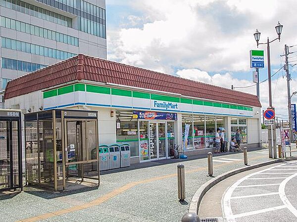 ファミリーマート　東飯能駅西口店 320m