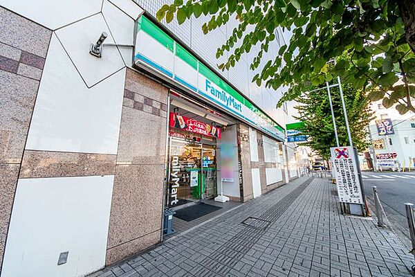 ファミリーマート飯能駅北口店 徒歩12分。 950m