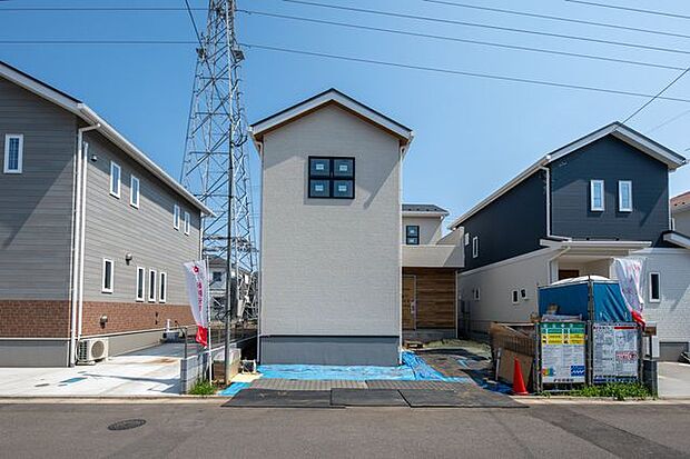 玄関横に広々SCL、各所に収納空間を配した間取り設計の新築住宅