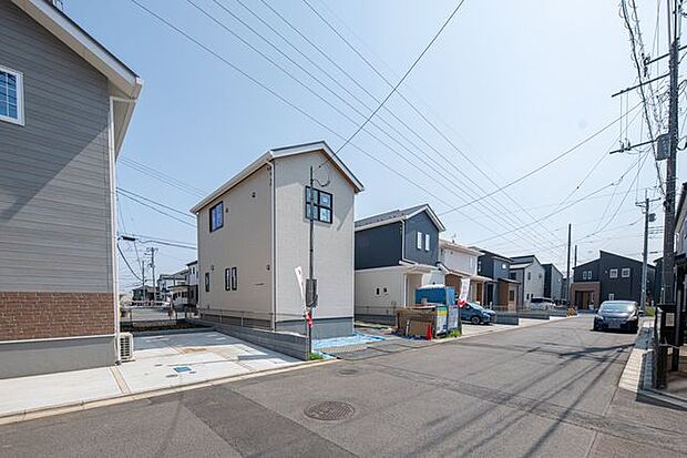 カースペース2台可能、南向き大型ワイドバルコニーに屋外電源・屋外水栓・屋外ライト設置