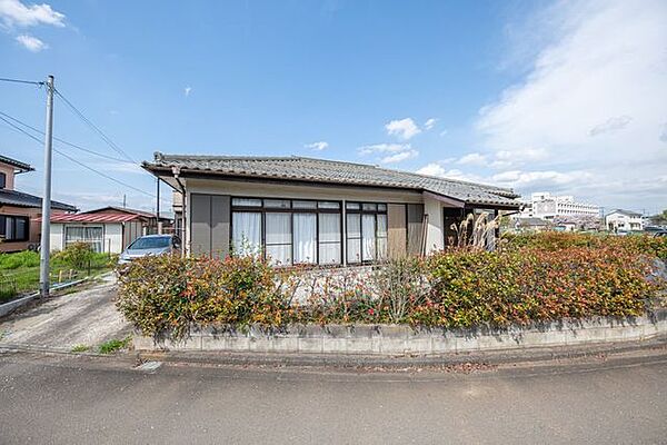 前面道路との高低差も少なく、毎日の車の出し入れもスムーズに行えます！