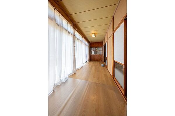 ■広縁／南側に面し、暖かな陽ざしが差し込む間取り設計の平屋住宅になります。