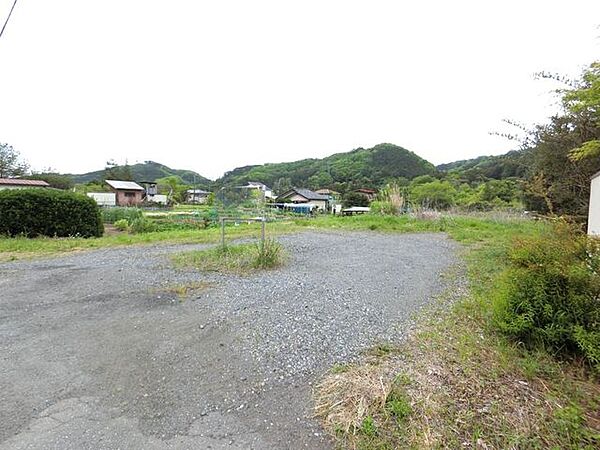 ■現地外観／建築条件付き土地ではありません。　注文住宅用地としてお好きなハウスメーカー、工務店で建築可能です。