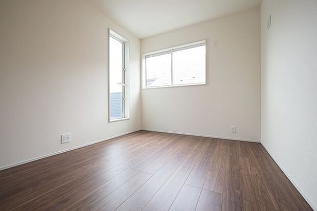 ■洋室 約5.3帖/南に窓がある明るいお部屋です。