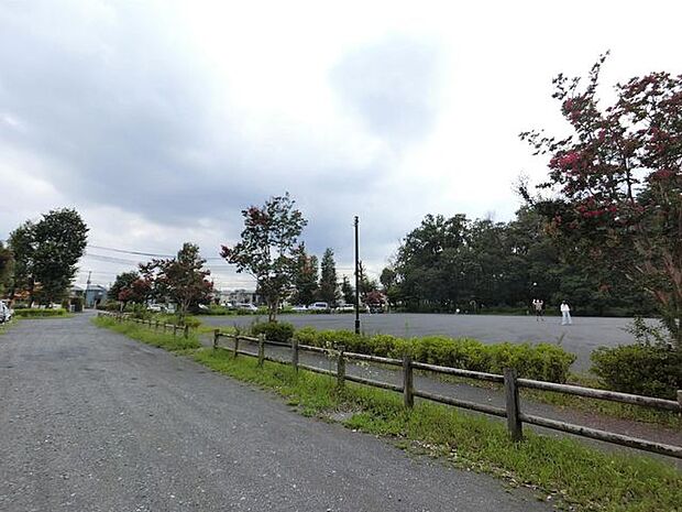 新田山公園 徒歩3分。 230m