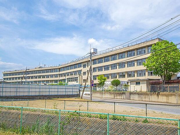飯能市立加治中学校 徒歩13分。 1010m