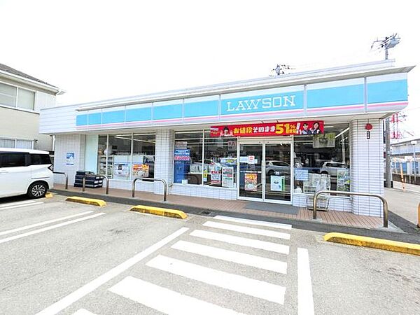 ローソン飯能福祉センター前店 徒歩4分。 290m