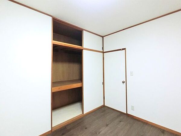 ■洋室　約6帖