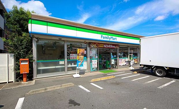 ファミリーマート青梅河辺町六丁目店 徒歩6分。 420m