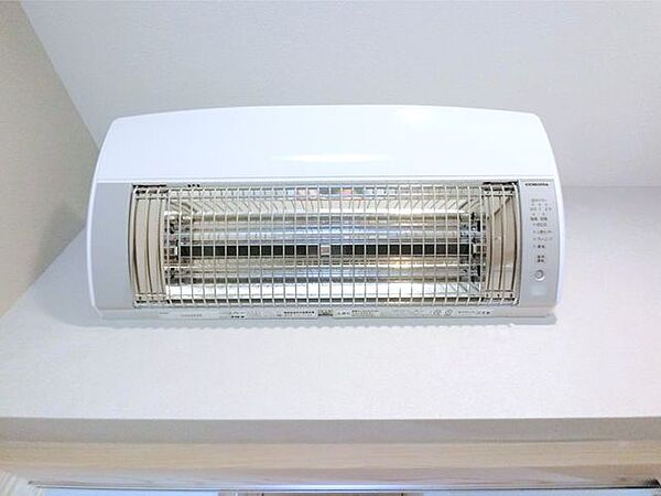 ■脱衣所ヒーター／寒い時期でも暖かい室温で快適に過ごせます。またヒートショック現象の予防にもつながります。