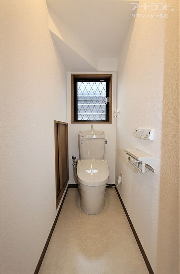 1階、温水洗浄機能付きのトイレを新設しました。