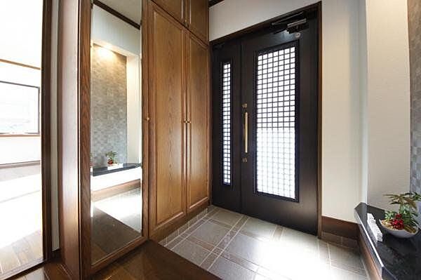玄関／和の雰囲気が漂う、趣のある玄関