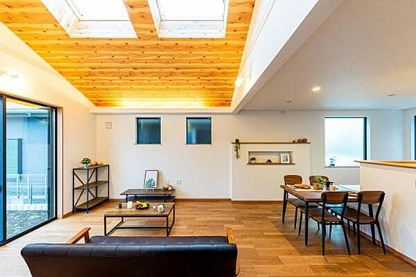 弊社施工例／住協グループでも建築請負可能です。自由設計で理想のマイホームを実現できます。お気軽にお問い合わせください。