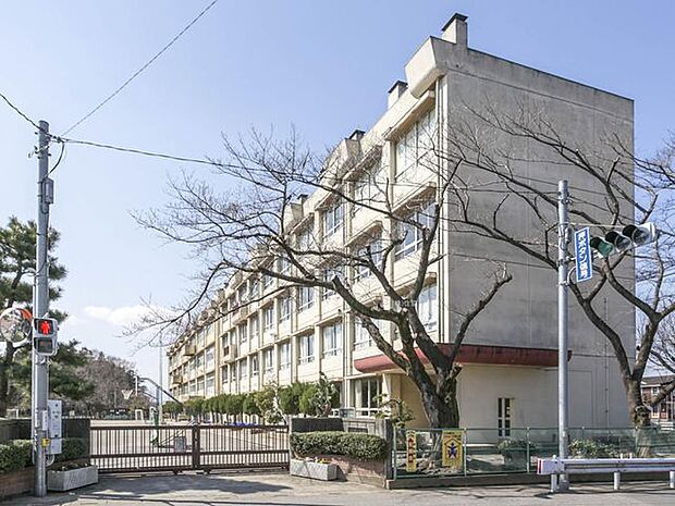川越市立霞ケ関西小学校 徒歩30分。 2330m