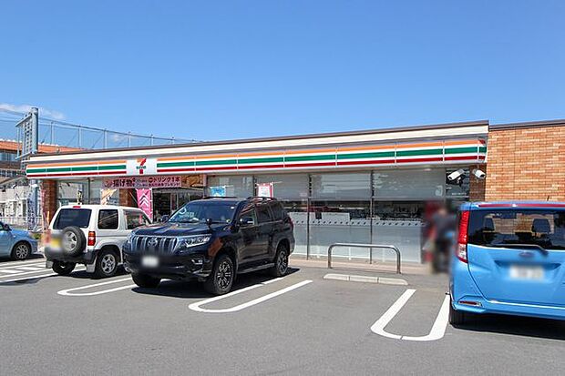 セブンイレブン日高森戸新田店 徒歩13分。 1030m