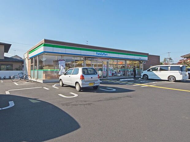ファミリーマート日高高萩店 徒歩14分。 1080m