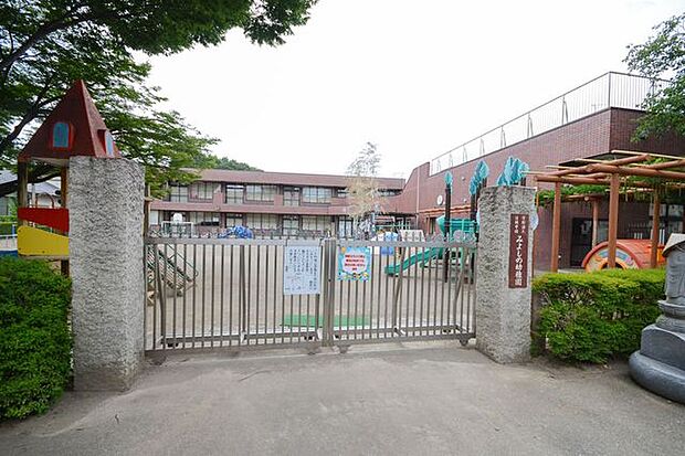 みよしの幼稚園 徒歩11分。 880m