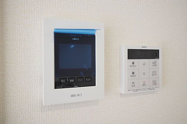 ■インターホン/来訪者への応対を室内からスマートに。玄関まで出ることなく対応でき、毎日の暮らしに安心を添えてくれます。