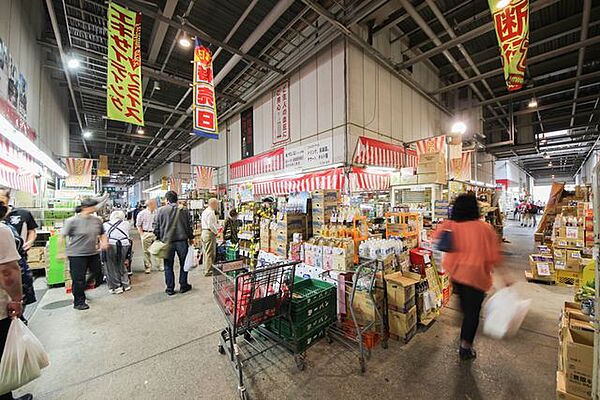 川越総合卸売市場 徒歩13分。 1000m