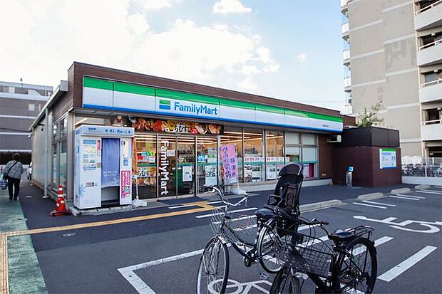 ファミリーマート川越田町店 徒歩10分。 760m