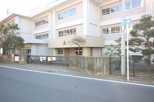 【小学校】横須賀市立公郷小学校まで952ｍ