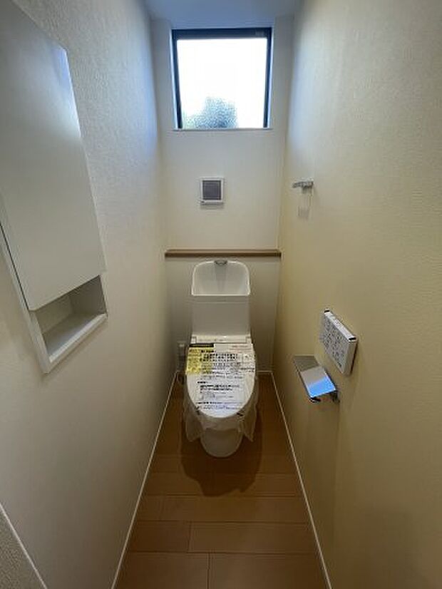 1階トイレです。もちろん2階にもトイレがございます！