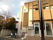 蛍池駅より徒歩12分 築9年2ヶ月 2階建の賃貸物件