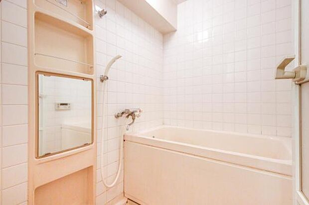 浴室/憩いのバスルームは、追い焚き・差し水機能を兼ね揃えており、半身浴等を楽しんで頂けます