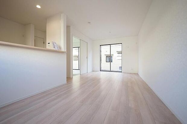 【　LDK　／　16.2帖　】 落ち着きのあるナチュラルカラーが調和する家族みんなの憩いの空間